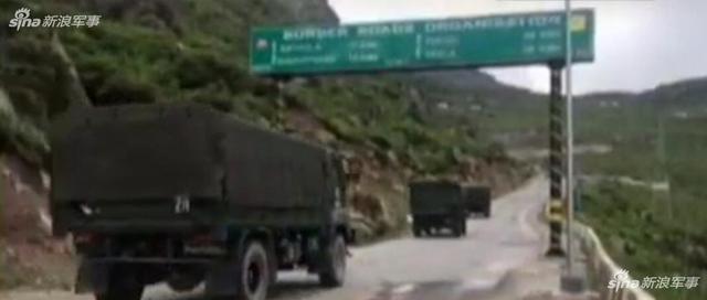 中印对峙画面曝光:印军炮车不断在前线穿行