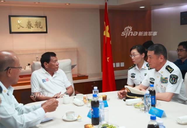看了之后羡慕吧!杜特尔特参观解放军052C军舰