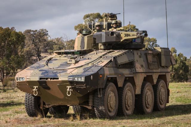 金属防务公司签署授予建造生产211辆重型拳击手crv型轮式装甲车的订单