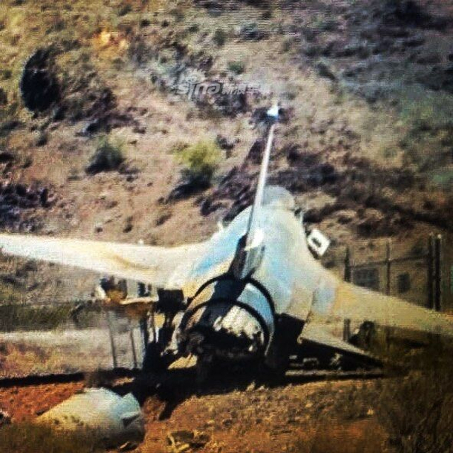 ��ͷ֮�֣����վ���һ��F16����ʱʧ�����ն�ˤ��