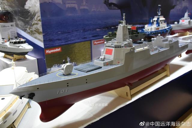 055舰和辽宁舰模型同框现身