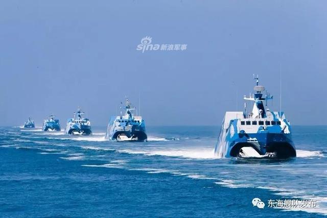 东海狼群练奔袭!中国海军022导弹快艇编队冬日出击