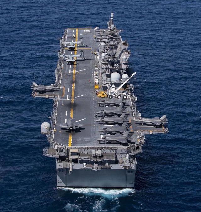 11           6日,美军新一代两栖攻击舰lha-6美国号抵达新母港