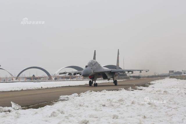这个沉甸甸的双料冠军,足以证明中国空军航空兵苏-30mkk部队究竟具备