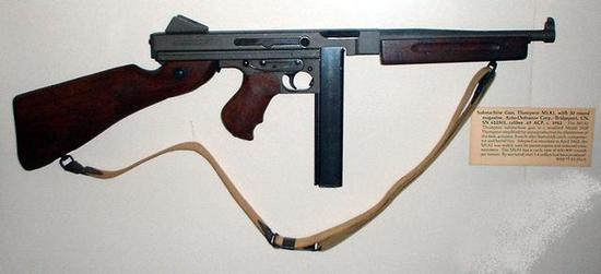 (汤普森M1A1,维吉尼亚州战争博物馆)
