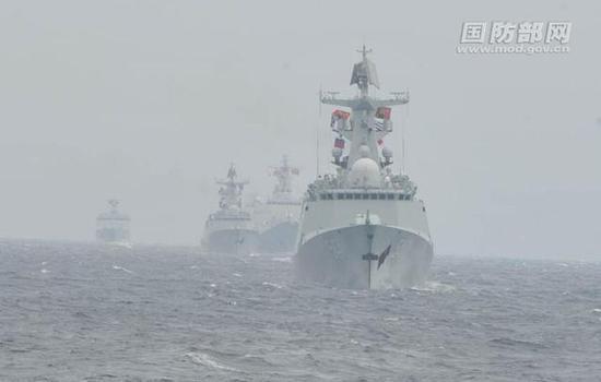 正在距阿拉斯加12海里内航行的中国舰队
