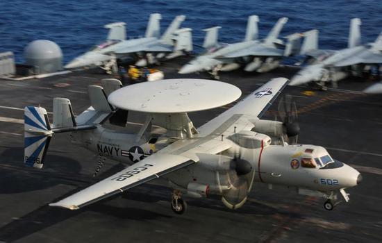 图片:E-2D降落