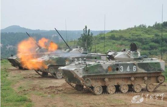 (03式伞兵战车战斗全重只有8吨,基本只能防轻武器和炮弹破片)