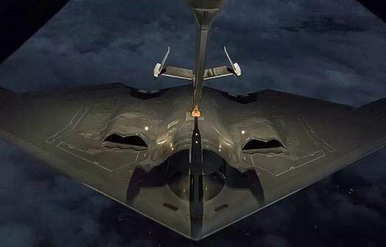 B-2在空中加油机支持下几乎具备全球打击能力