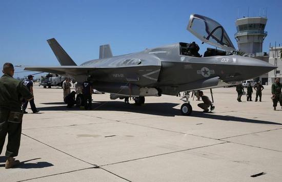 F-35B垂直起降战斗机
