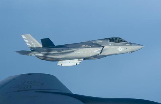 ◎VMFA-211中队F-35B在索马里沿海上空准备进行空中加油(图片:美国空军)