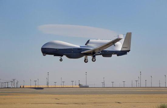 ▲美国海军的RQ-4C,与P-8A“海神”巡逻机配合执行海洋监视任务