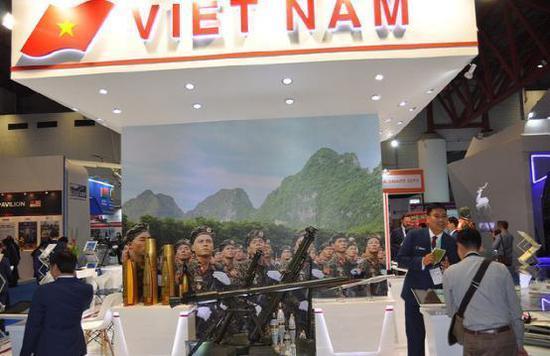 图为印尼防展上的越南展台,可见SPG-9和迫击炮的位置非常显眼。