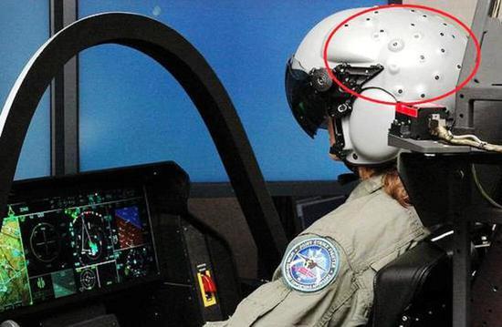 F-35飞行员头盔后部也布满传感器