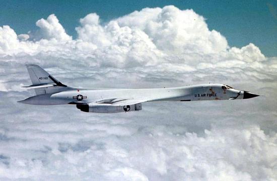 图片:B-1A,白色防辐射涂装