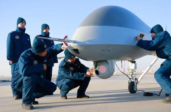 (中国空军装备的“攻击-1”无人机)
