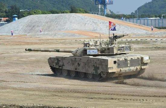 VT4装了武器站