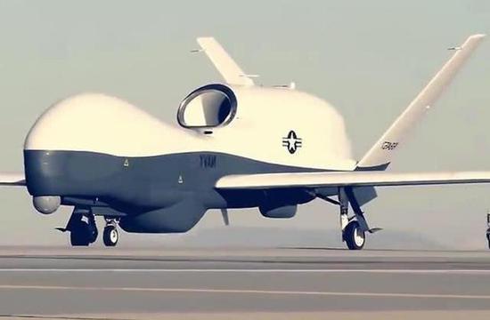 MQ-4C海军版全球鹰“海神”无人机
