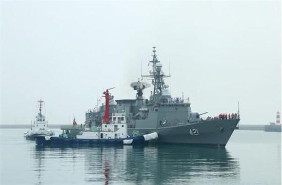 4月21日,泰国“纳黎萱”号靠泊青岛港。袁波 摄