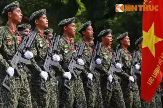 ▲越南人民军的加利尔ACE-31