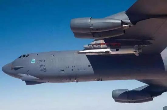 (准备试射的“X51A”高超音速飞行器)