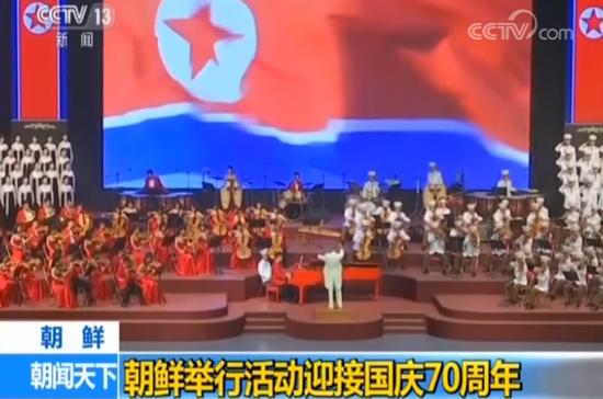 8日晚,在平壤体育馆,朝鲜举行国庆文艺演出。