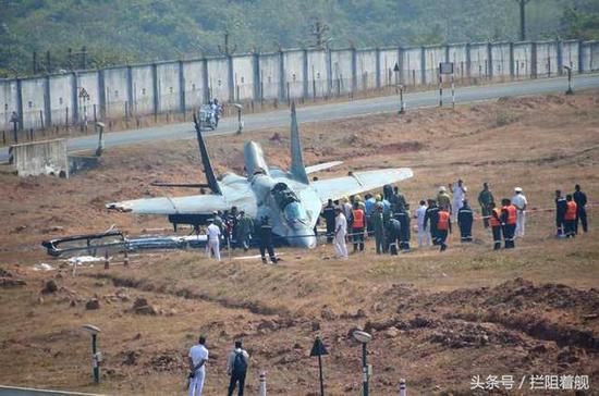 米格-29K冲出跑道
