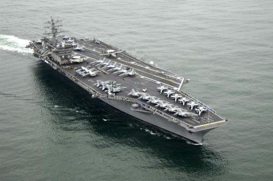 美国海军“尼米兹”号核动力航空母舰