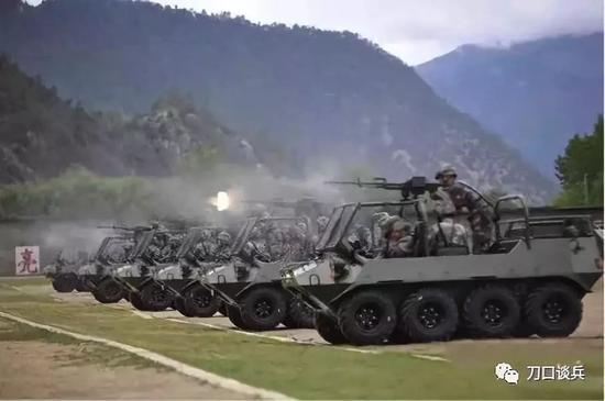 山猫全地形突击车搭载89式12.7毫米重机枪射击训练