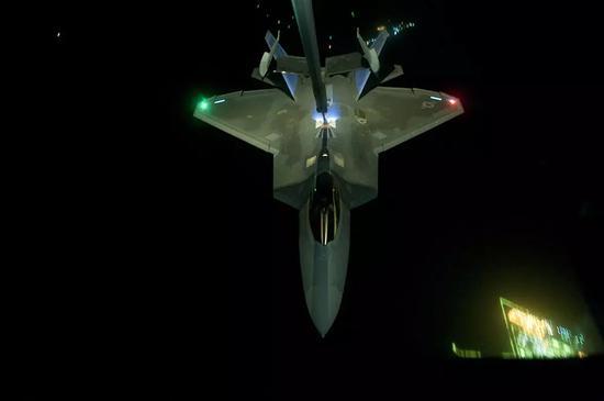 F-22A夜间加油