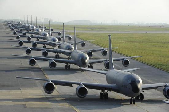 ▲美军豪华的KC-135加油机群令中国羡慕