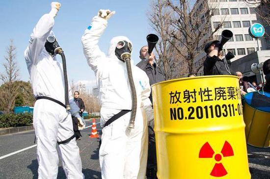 (日本囤积大量乏燃料,但是大部分都是轻水反应堆产物,不足以制造原子弹)