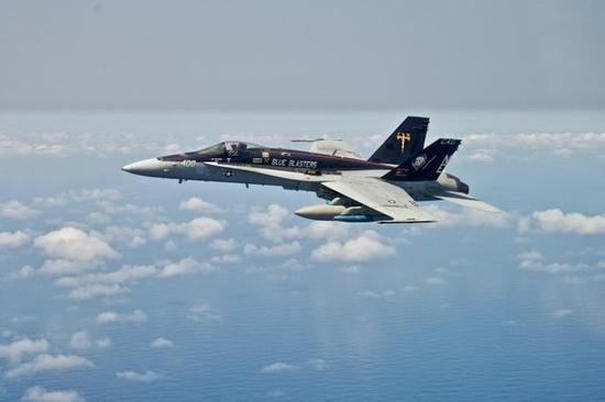 ◎VFA-34“蓝色激光炮”中队的F/A-18C“大黄蜂”