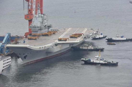 ▲大连造船厂承担了建造国产航母的重任