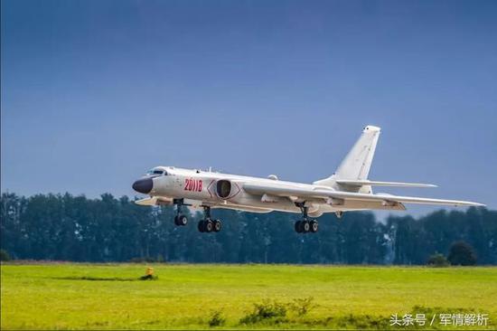 (轰6K抵达俄罗斯梁赞空军基地)