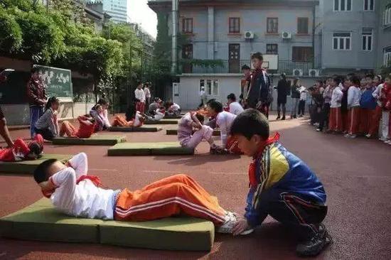 ▲以前仰卧起坐危害不明显的一个原因
