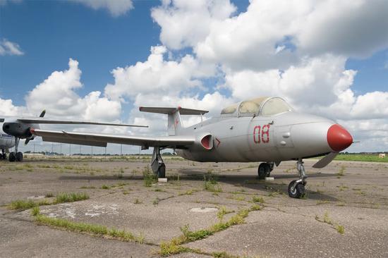 L-29曾是华约国家的标准教练机,光苏联就买了2000多架