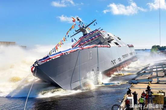 LCS-13“扔”下水