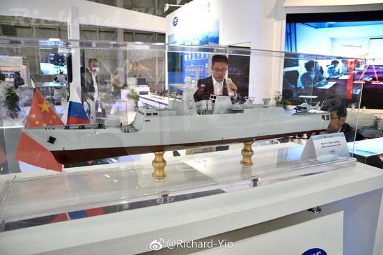 图片:在前不久的俄罗斯军队-2018展会上的C13B,就装有这种雷达