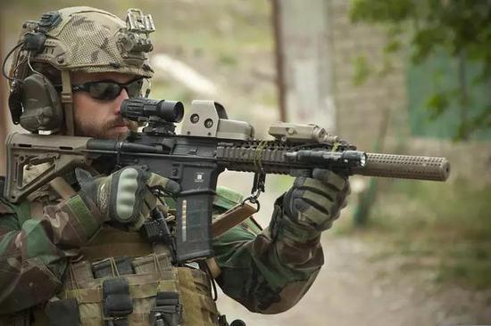 ▲马润特战团才装备Mk 18不久