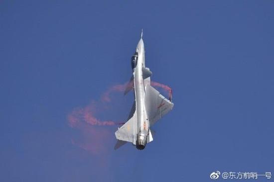 歼10B验证机过失速机动