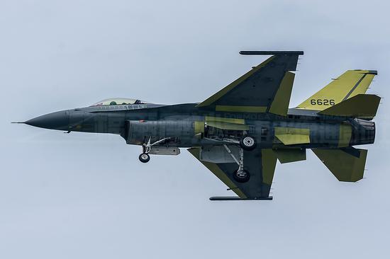 资料图:改进后的台湾F-16V战斗机试飞