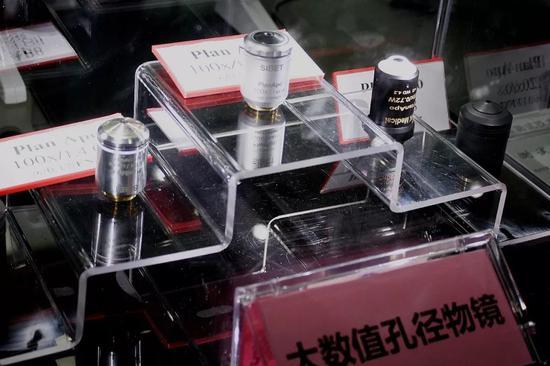 高端平场复消色差生物显微物镜(图片来源:中科院摄影联盟、苏州医工所)