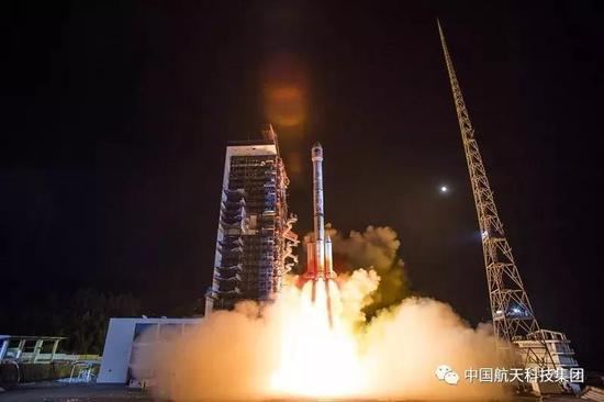 长征三号乙运载火箭发射北斗卫星导航系统第44颗卫星(史啸 摄)