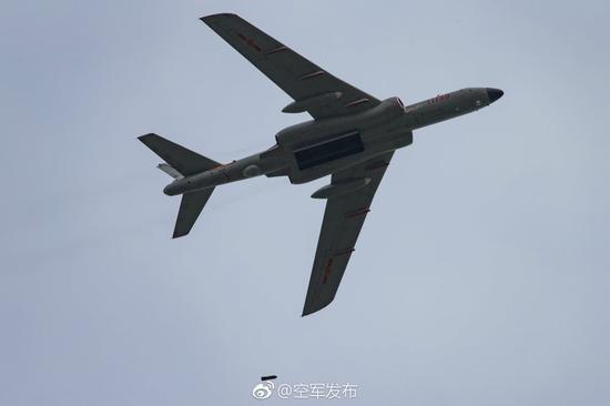 图片:轰-6K的弹舱和老式轰-6完全一样