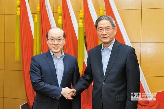 左:刘结一;友:张志军
