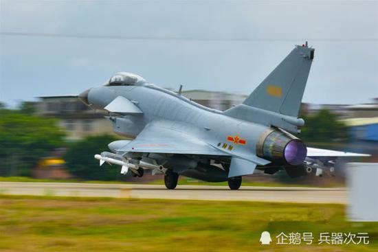 使用AL31发动机的歼10