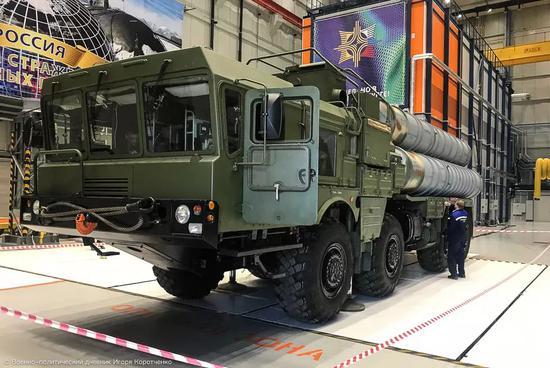 最新生产出来的S-400又更新的了新的平头底盘