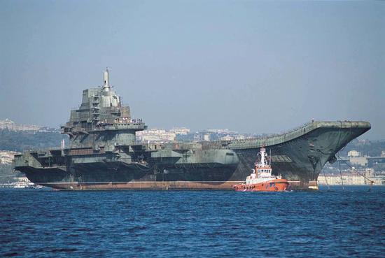 图片:2001年11月,离开博士普鲁斯海峡的老瓦
