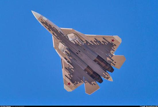 图注:2架苏-57战斗机将在红场阅兵式上亮相(图片:毛机网)